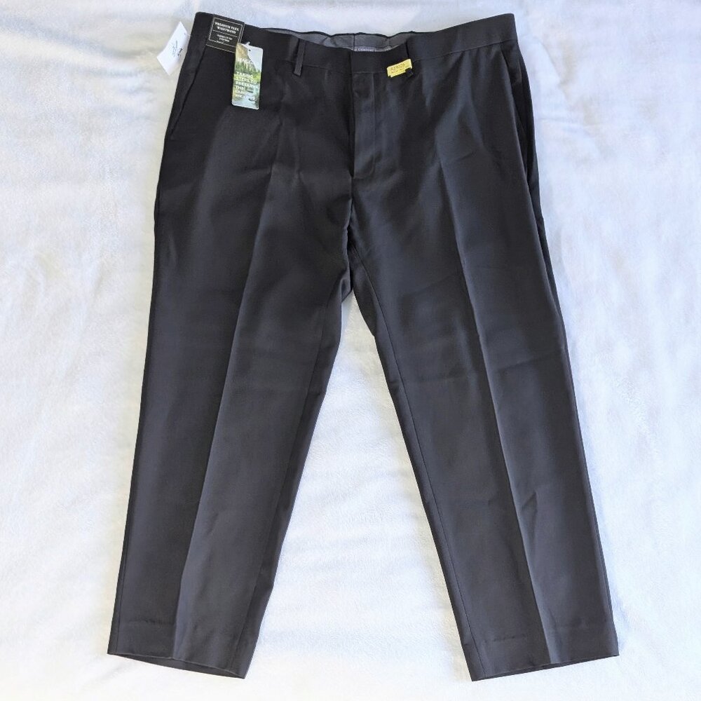 Haggar Clothing Mens Premium Classic Fit Stretch Dress Pant (Black, 40W X 32L)